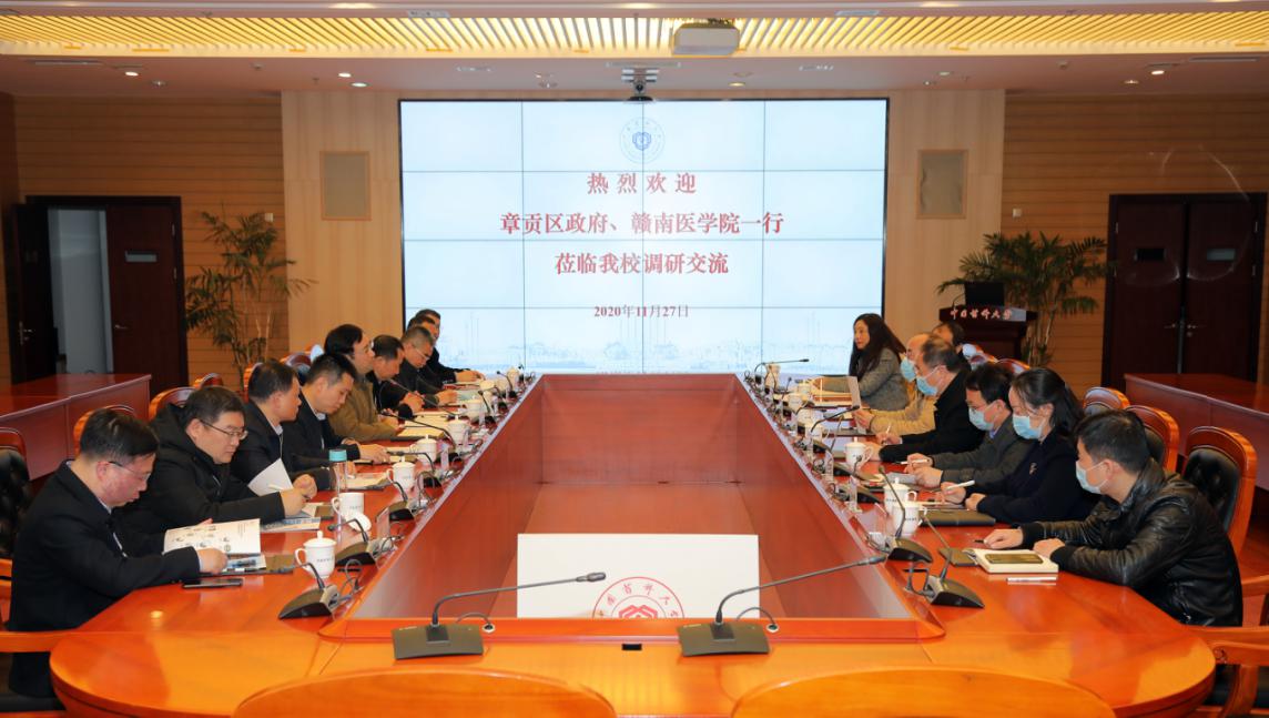 调研期间,刘潜校长,卜治溢副区长一行参观了我校玄武校区"天然药物